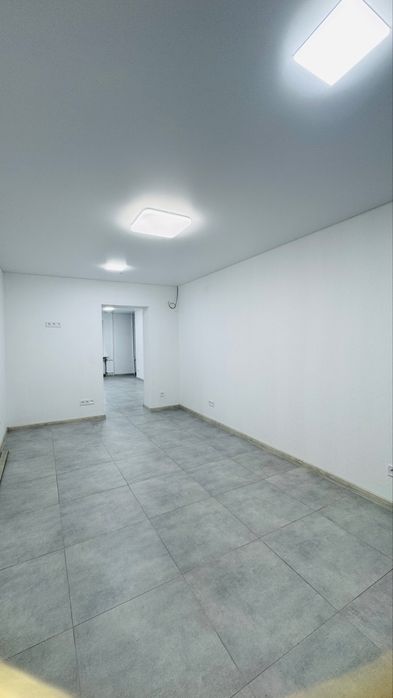 2-ка під бізнес в прохідному місці біля ринку