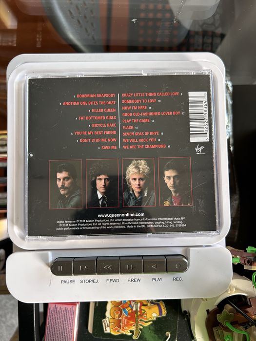 CD novo Queen greastest hits