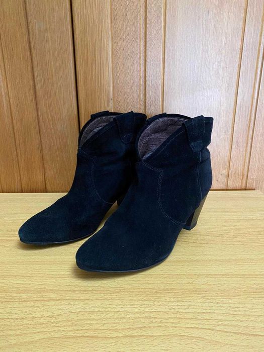 Botins pretos em pele, tam. 40