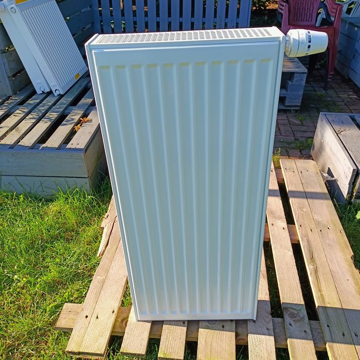 Grzejnik Purmo z termostatem  ( 90x40/ 60x60/  60x50)