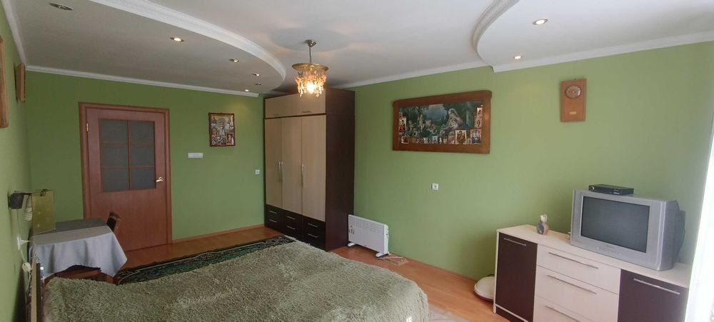 Оренда чудового, великого будинку в одному з кращих районів міста!