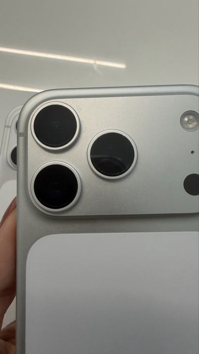 Iphone 17 Pro - 256 Gb - com garantia ate 27/10 - SOMENTE VENDA