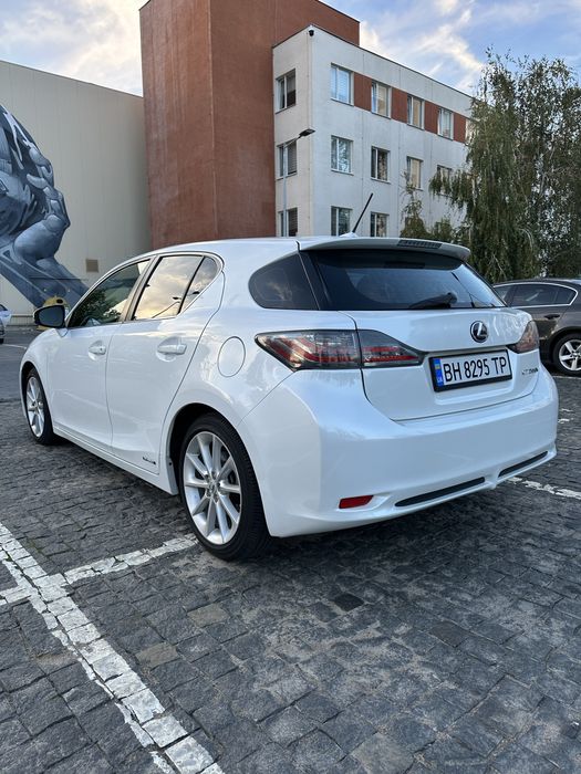 Lexus CT200h #БЕЛЫЙ Lexus