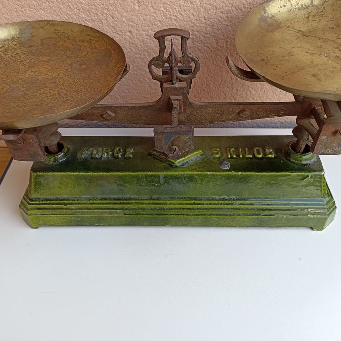 Balança antiga 5 kg com 2 pratos