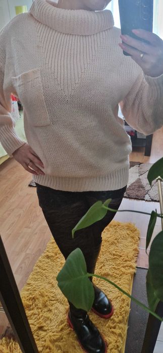 LuŹny ciepły sweter morelowy ,golf XL