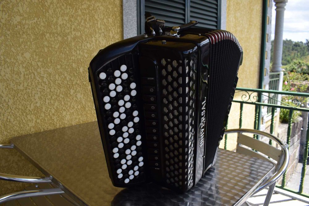 Acordeao Universal 4Voz. N 196