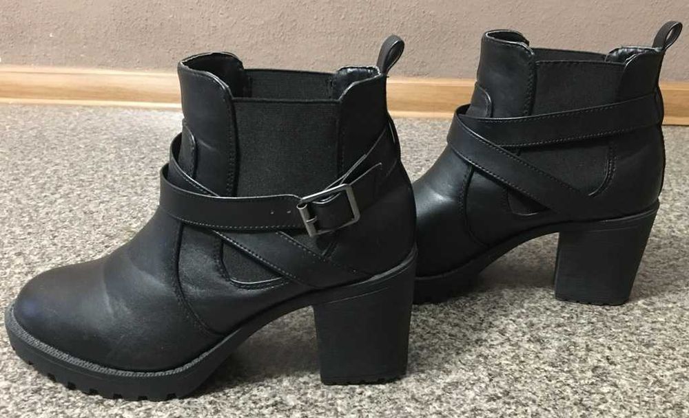 Eleganckie damskie botki sztyblety na koturnie RAINBOW rozmiar 39 !