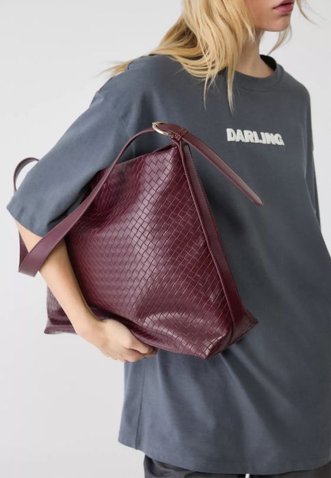 Нова трендова плетена сумка шопер бургунді Stradivarius