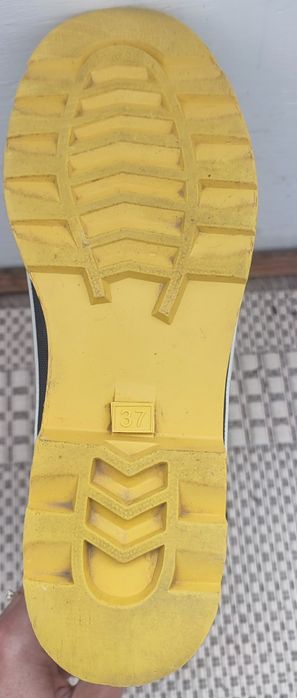 Чоботи гумові 37 р. для гарно настрою в дощову погоду