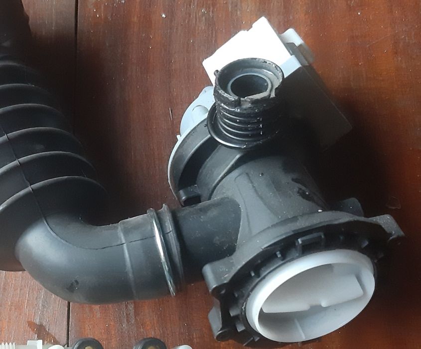 Pompa pompka wody pralka Whirlpool WRSB7238BBEU