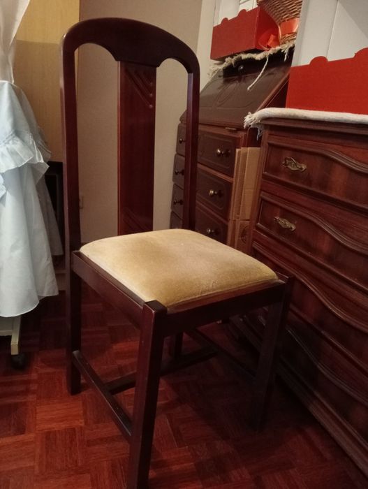 Mobília de quarto em madeira