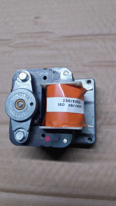 Silnik z przekładnią/ 230V  /180 obr.