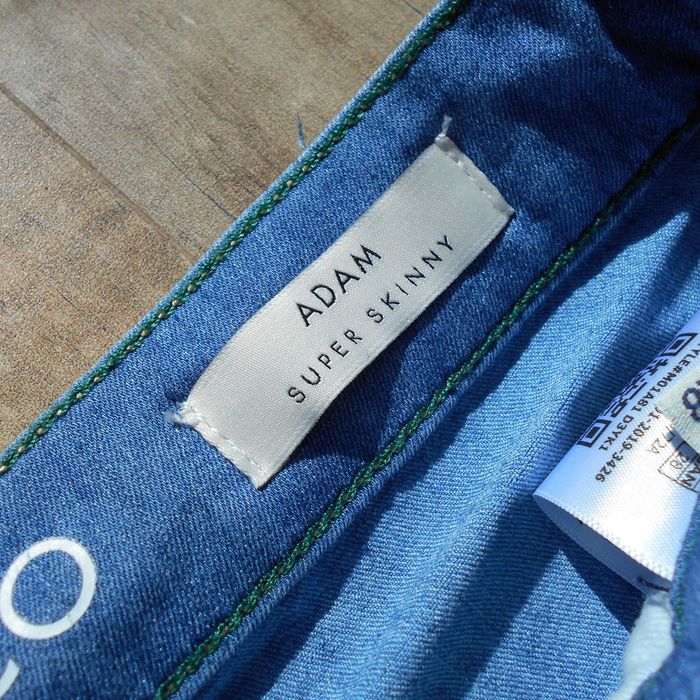 ** 2 Calças novas GUESS 40€ / 2 GUESS jeans new 40€ **