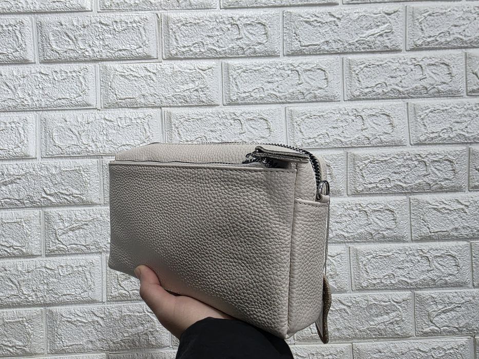 Сумка кросс боди клатч женская кожанная светло-бежевая маленькая