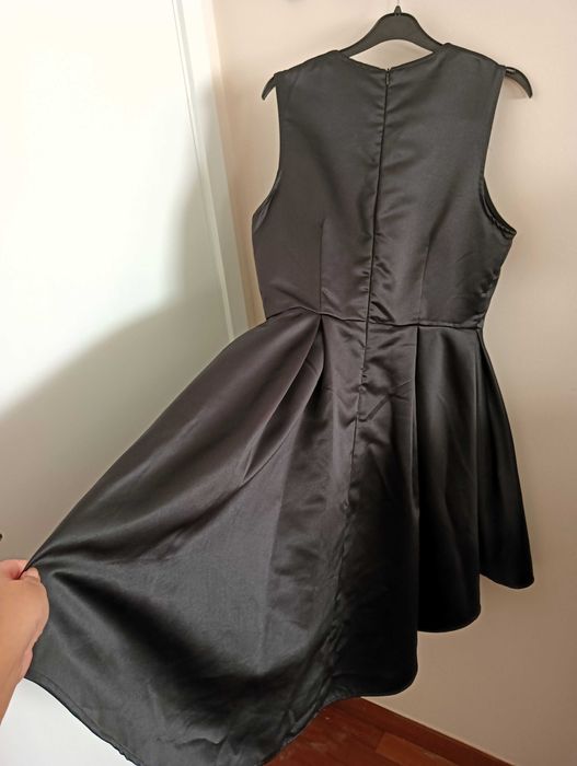 Vestido Preto Assimétrico com Busto Estilo Corpete – Tamanho M