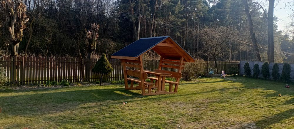 altanka . ławka , domek