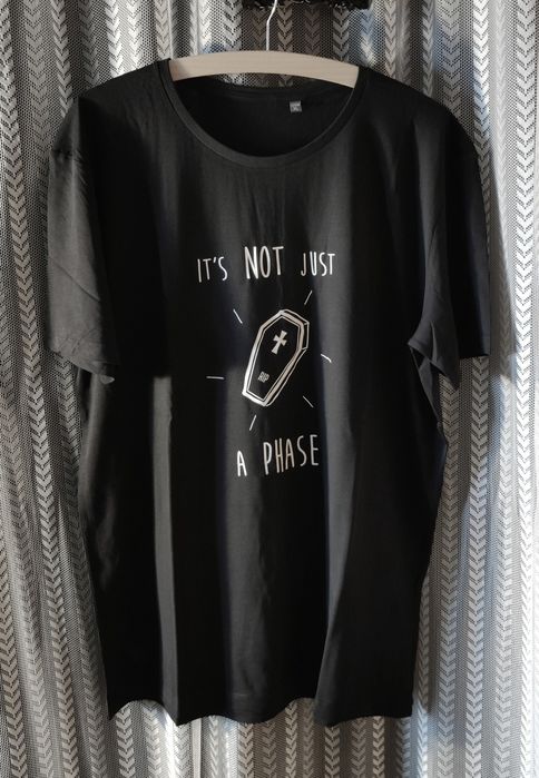 T-shirts "Não Era Apenas Uma Fase" preto I