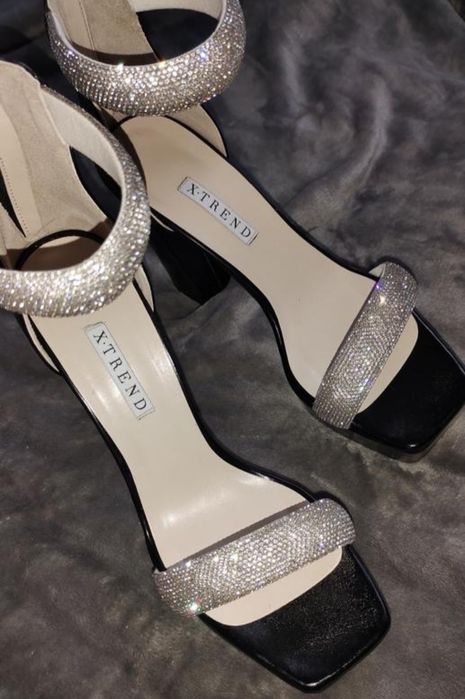 Натуральні шкіряні босоніжки bratz  зі смарагдами 25,0-25,5