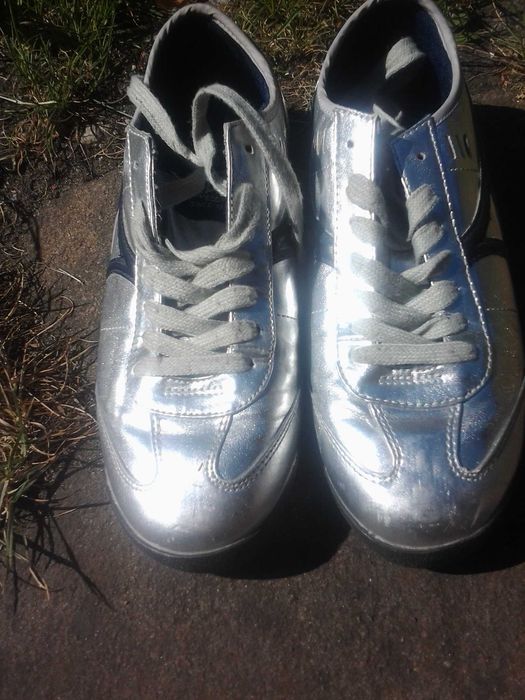 Buty sportowe firmy Diverse srebrne