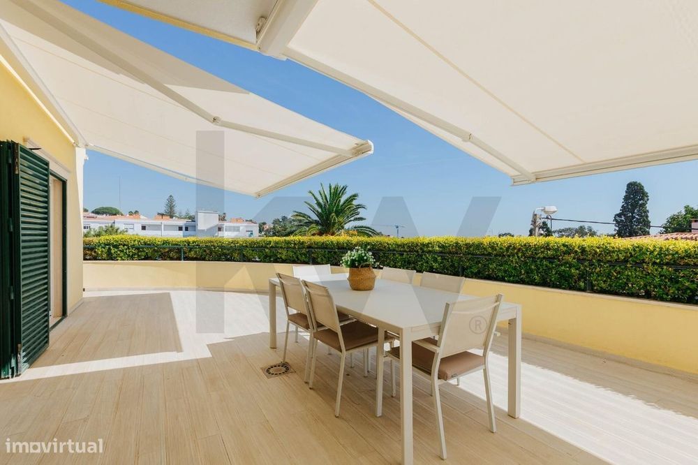 Apartamento no Monte Estoril, com terraço a sul em condomínio de de Pr