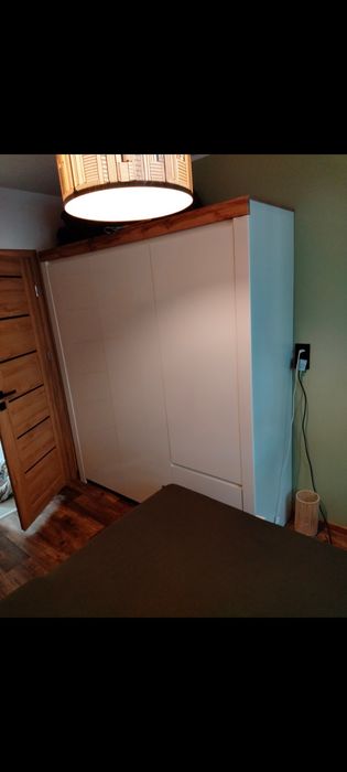 Szafa trzy drzwiowa.