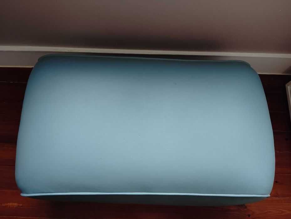 Puff repousa pés azul da IKEA