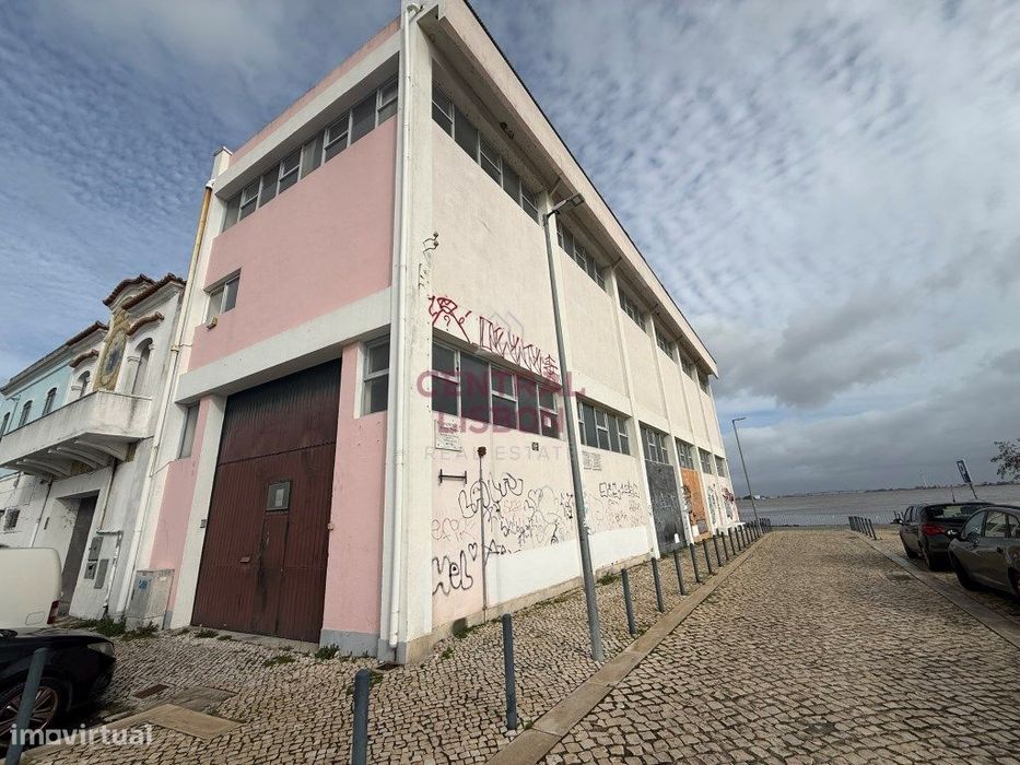 Armazém para Arrendamento em Alhandra - 494 m² | Excelente Acessibi...
