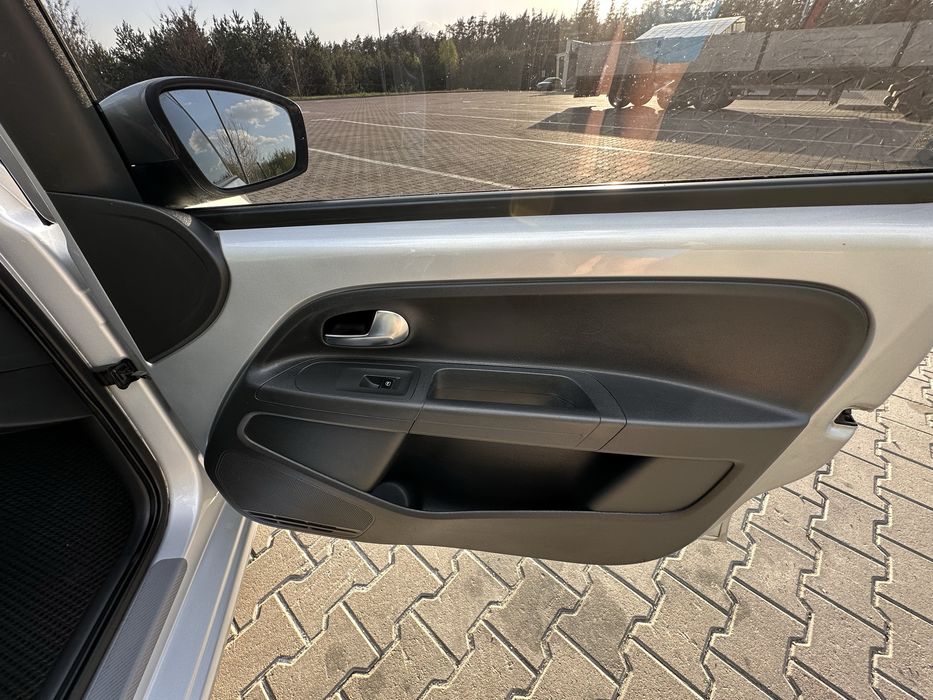Volkswagen Up 2014 VIN WVWZZZAAZFD028153 фото оголошення 19 з 24