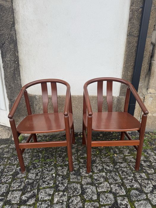Cadeiras com encosto