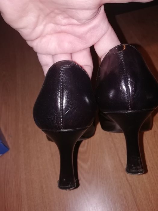 Sapatos pretos marca Unisa, salto alto