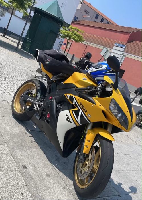 Yamaha YZF - R1  Bem estimada