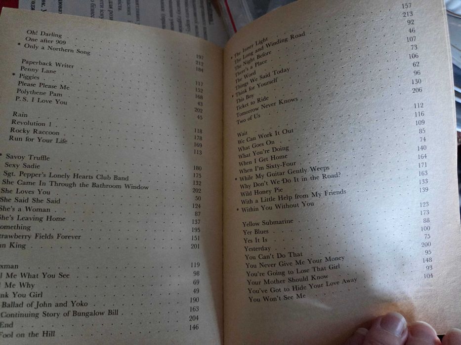 Книга "The BEATLES Songbook" з нотами та перекладом