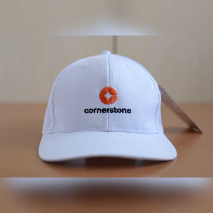 Бейсболка белая с логотипом американской компании унисекс