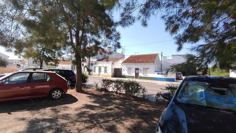 Casa para comprar em Riachos em frente a estação