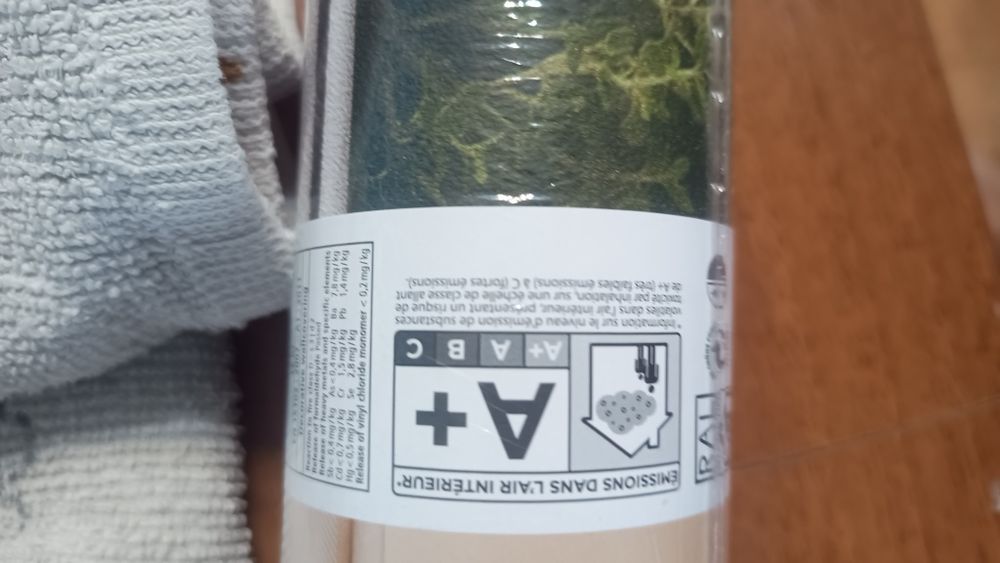 Tapety dwa rodzaje cena za rolkę