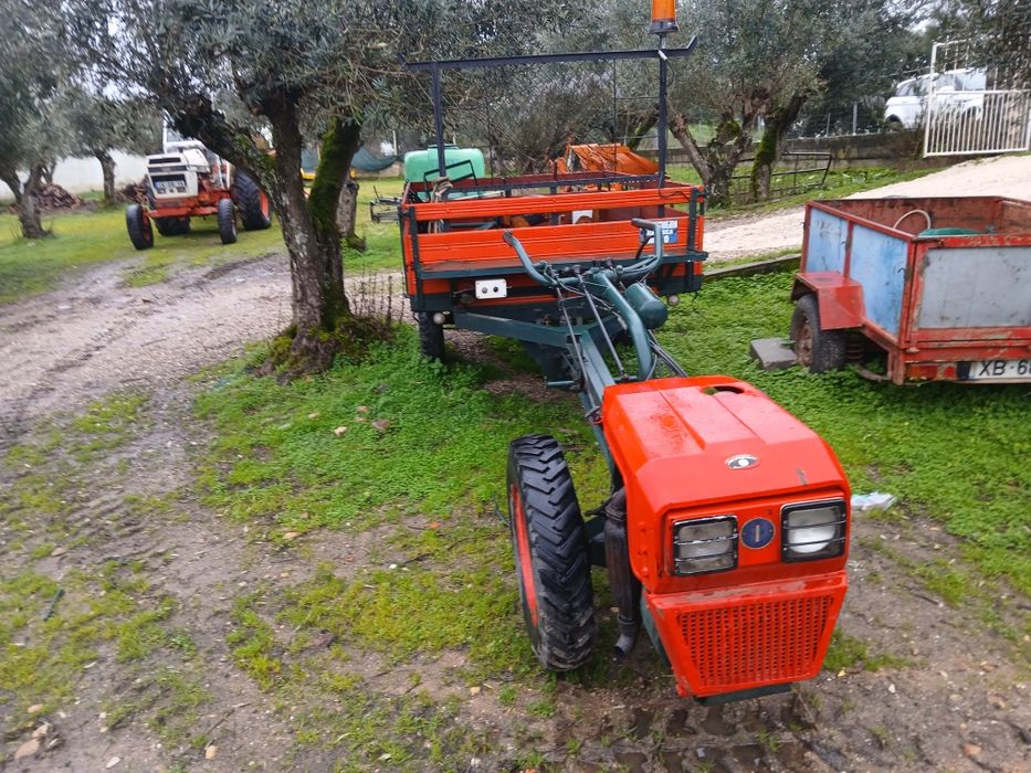 Vendo ou troco trator de varais 4x4