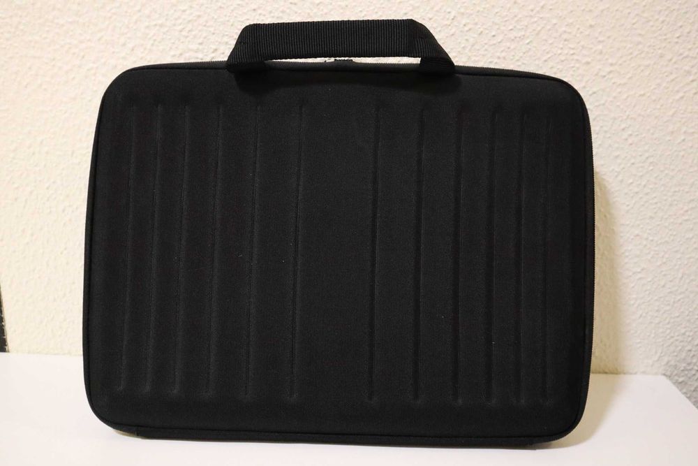 Capa Semi-rígida Case Logic para portáteis até 13" polegadas430408878293012482