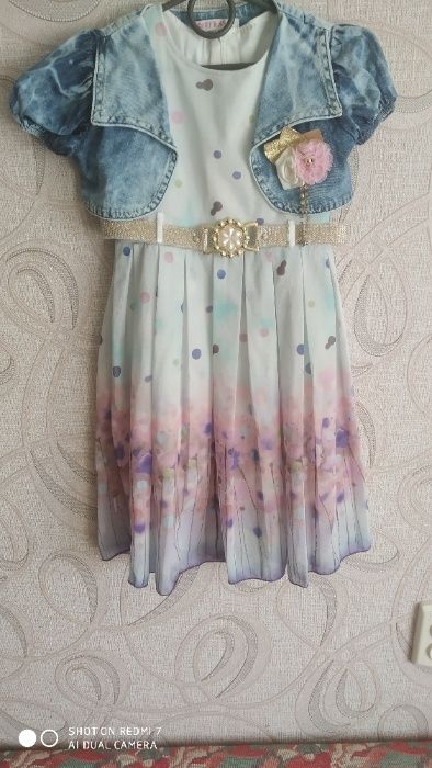 Сукня на дівчинку 6-7 років