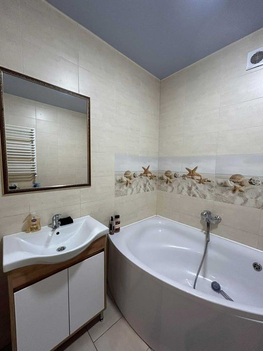 Простора двокімнатка з краєвидом на гори