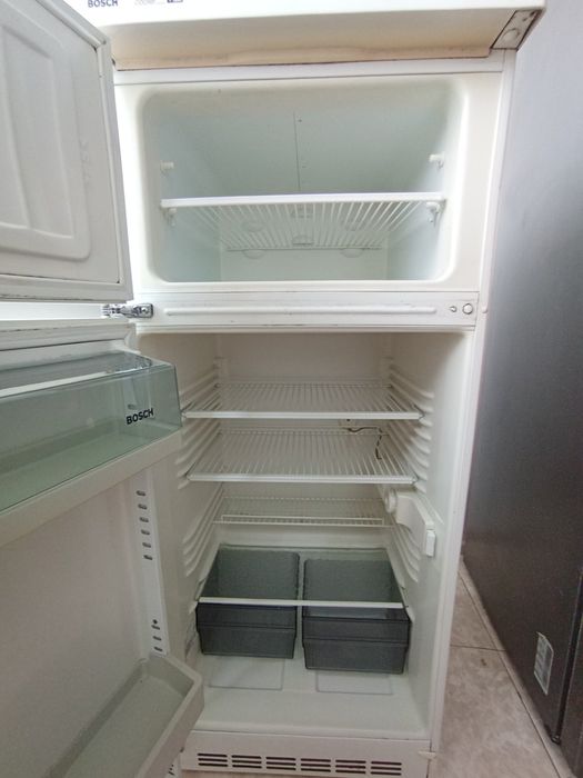 Холодильник  BOSCH