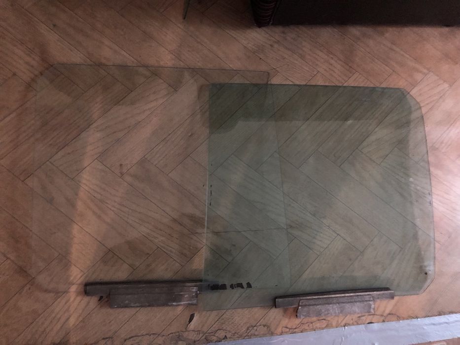 Стекло задней двери Форд Ескорт