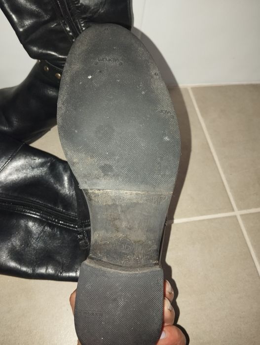 Botas de cano alto em pele 36