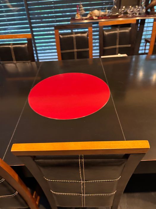 Mesa de sala de jantar com 12 cadeiras