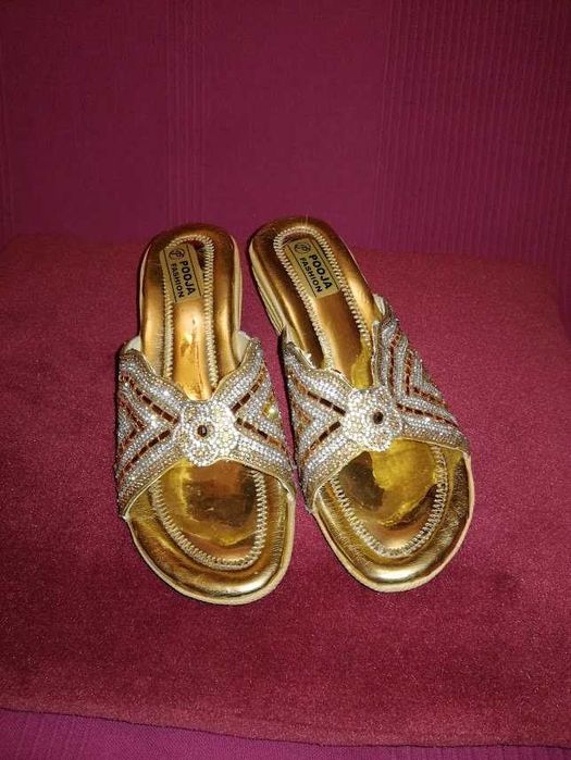 Złote klapki damskie na koturnie rozm.37