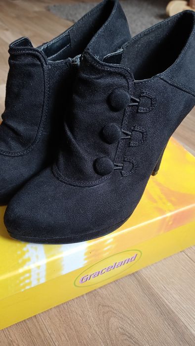 Buty botki na obcasie Graceland