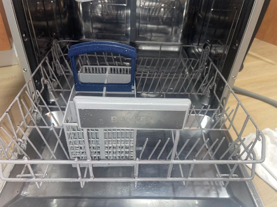 Máquina de Lavar Loiça BECKEN Inox – 100% Funcional