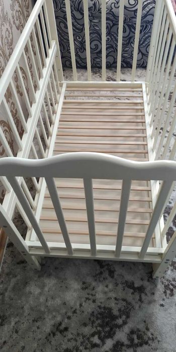 Дитяче ліжечко з шухлядою і матрациком.б/у