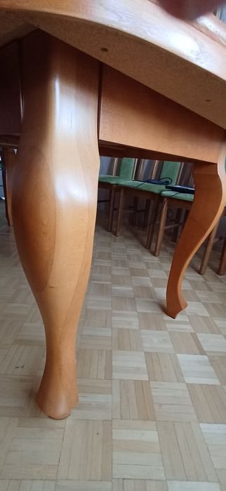 Duży stół jadalniany z 8 krzesłami