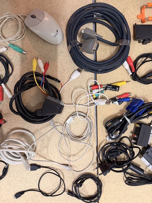 Cables + Computer Equipment446796895649812482