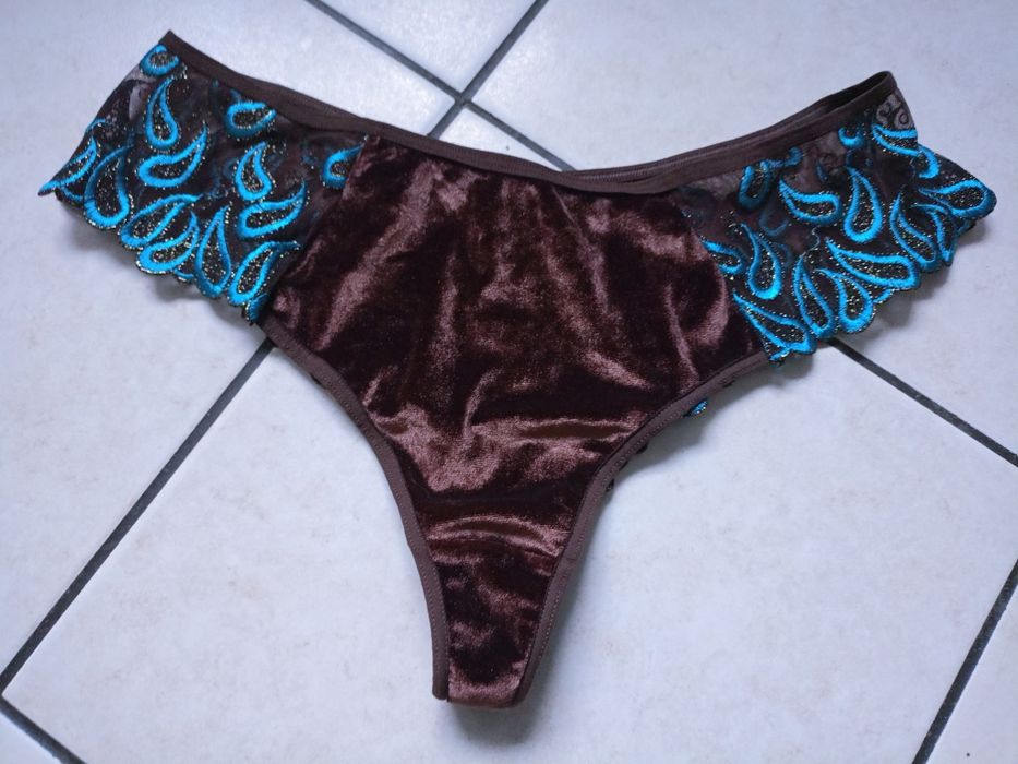 Majtki stringi damskie